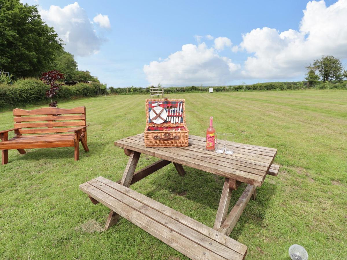 Honeybee Lodge Woodhall Spa Dış mekan fotoğraf